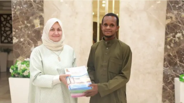 Mamadou Safayou Barry with Dr Nahla Elseidy, the adviser for expatriate students at the university