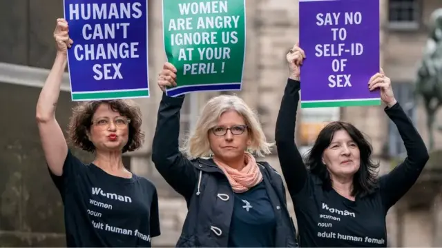 A small protest against the gender recognition reforms was held outside the Court of Session