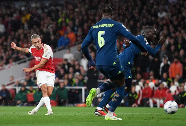 Leandro Trossard of Arsenal shoots to score the team's second goal