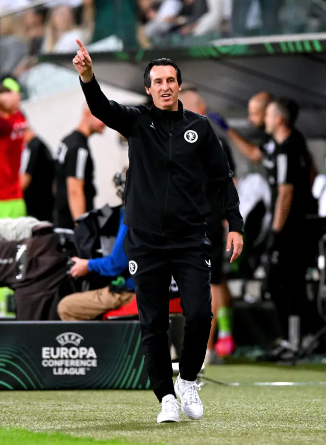 Emery shows instructions to his players from the touchline.