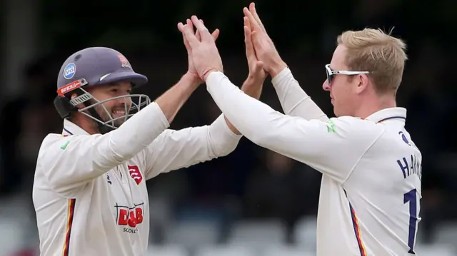 Simon Harmer takes a wicket