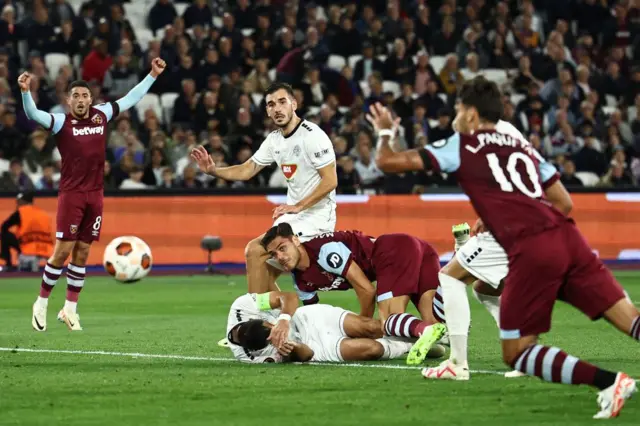 West Ham players flood the Topola box but cannot reach the ball.