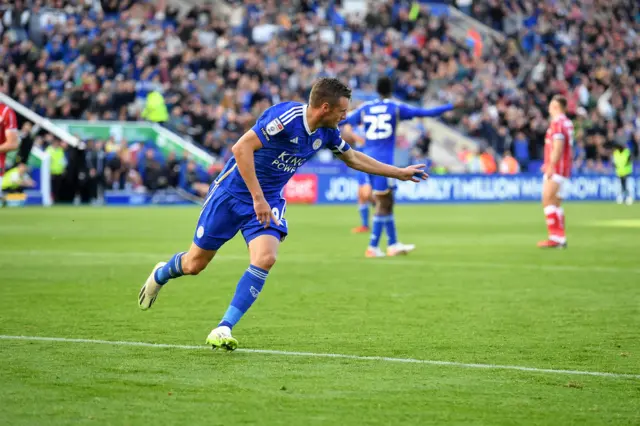 Jamie Vardy celebrates his winne against Bristol City