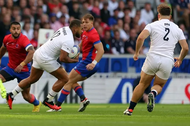 England's inside centre Ollie Lawrence runs with the ball