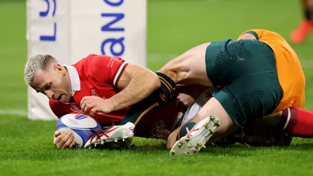 Gareth Davies try