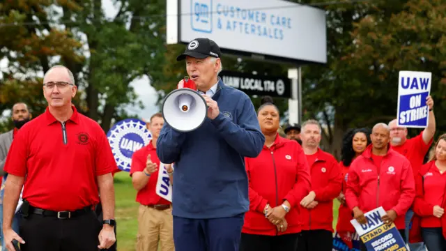 Biden speaks to UAW workers