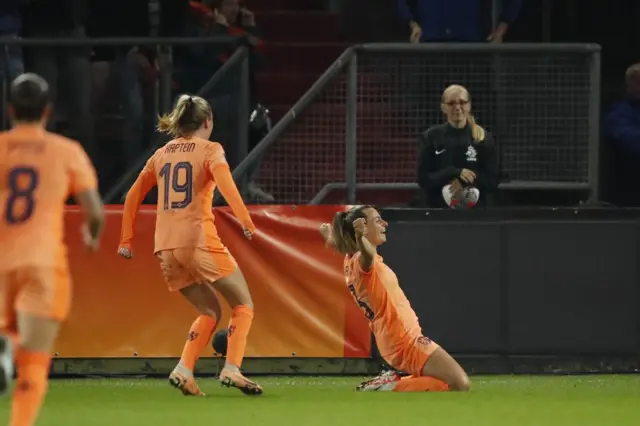 Dutch players run to congratulate a knee-sliding Jansen in the corner.