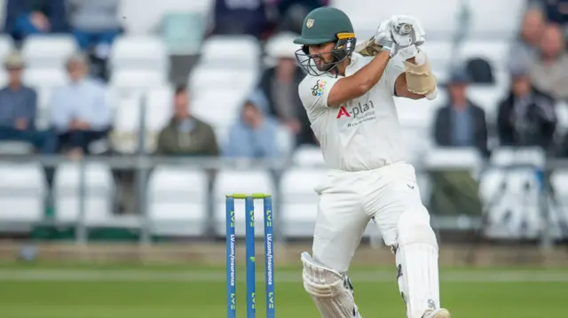 Brett D'Oliveira batting for Worcestershire