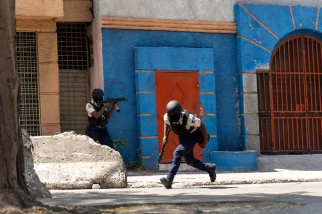 Haitian National Police move into position as they attempt to repel gangs in a neighborhood near the Presidential Palace in the center of Port-au-Prince, Haiti on March 3, 2023