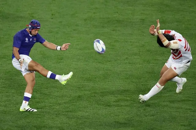 Samoa's fly-half Christian Leali'ifano kicks the ball
