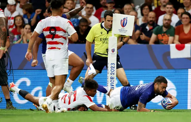 Duncan Paia'aua of Samoa scores his team's second try