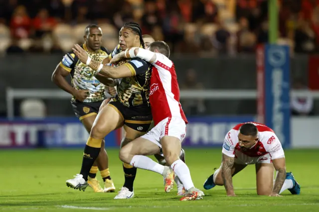 Hull KR take on Leigh Leopards