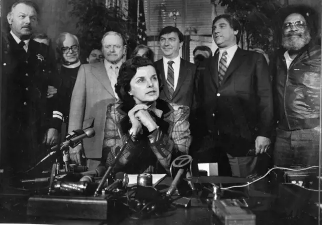 Mayor Dianne Feinstein signing the anti-gun bill at City Hall ;behinder her are (l to r) Con Murphy, Francis McCarty Richard Hongisto, John Molinari and Cecil Williams ;Photo ran 06/29/1982