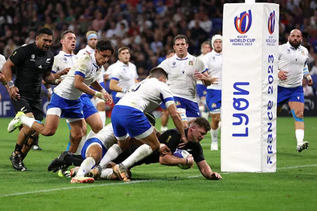 Dalton Papali'i of New Zealand scores his team's ninth try