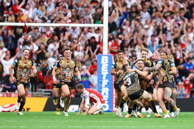 Leigh Leopards players celebrate after winning the Betfred Challenge Cup after victory over Hull Kingston Rovers in the final