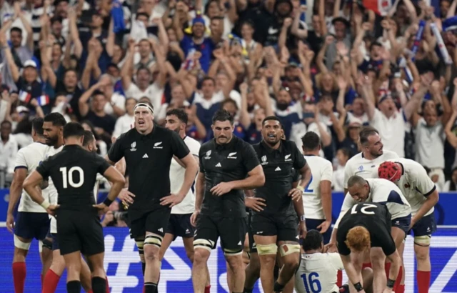 Brodie Retallick walk with teammates looking dejected