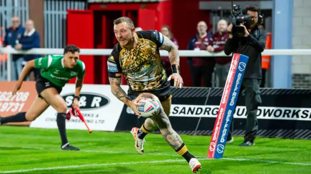 Josh Charnley scores for Leigh