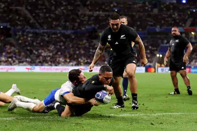 Aaron Smith dives over the line to score