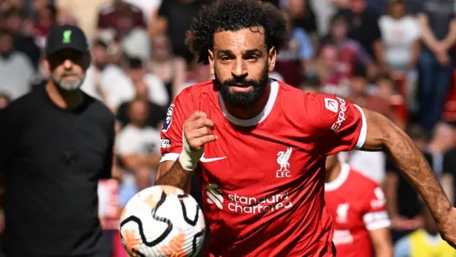 Mohamed Salah runs with the ball against Aston Villa