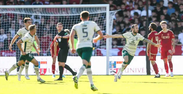 Adam Le Fondre made the breakthrough for Hibs