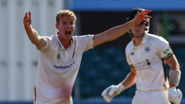 Tom Scriven takes a wicket for Leicestershire