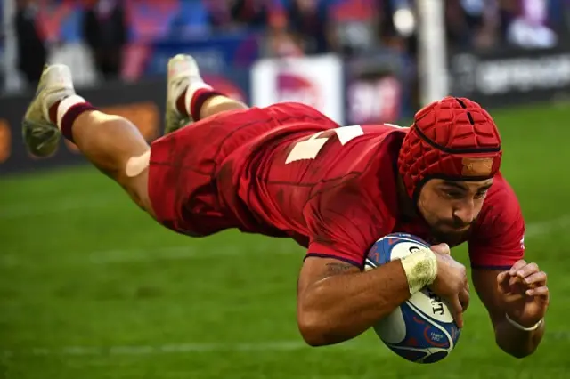 Akaki Tabutsadze dives over the try-line