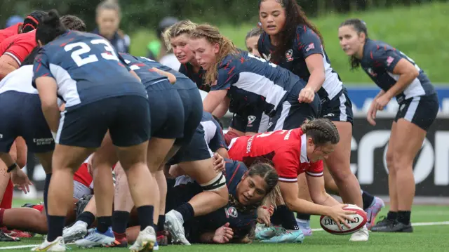 Alisha Butchers dives through crowd to score try