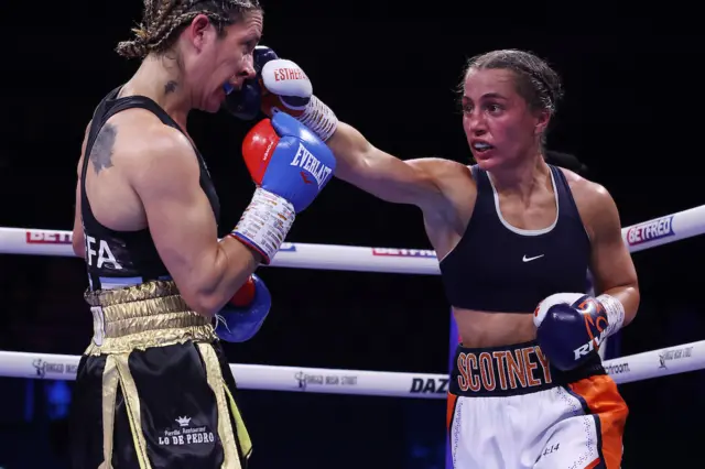 Ellie Scotney lands a punch on Laura Soledad Griffa