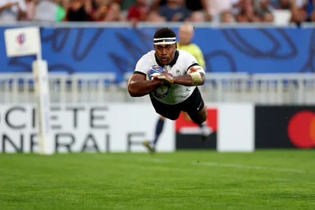 Vinaya Habosi of Fiji scores his team's second try