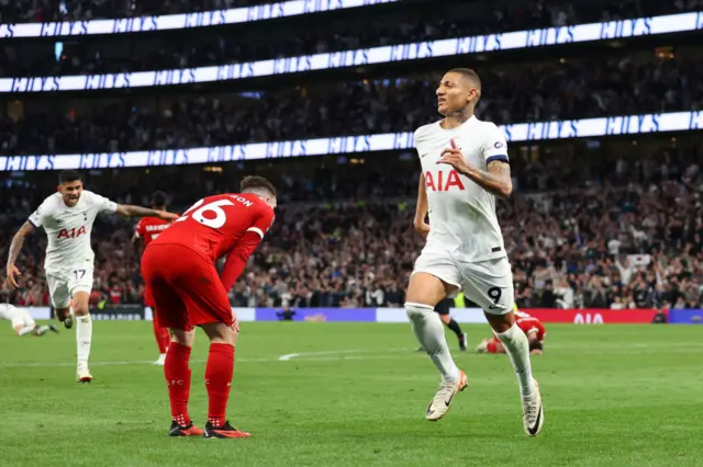 Richarlison celebrates