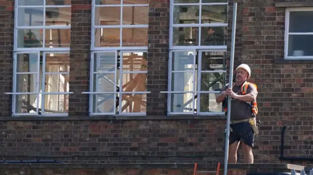 Man putting up scaffolding