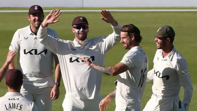 Surrey celebrate a Warwickshire wicket