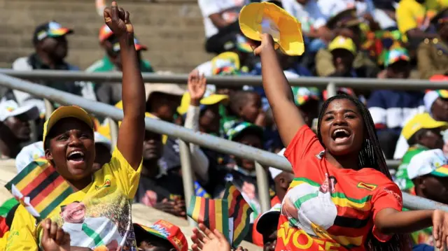 Zimbabwe Presidet Emmerson Mnangagwa's supporters cheer before his inauguration at the National Sports Stadium in Harare, Zimbabwe September 4,