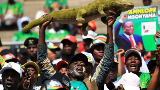 imbabwe Presidet Emmerson Mnangagwa's supporters cheer before his inauguration at the National Sports Stadium in Harare, Zimbabwe September 4,2023