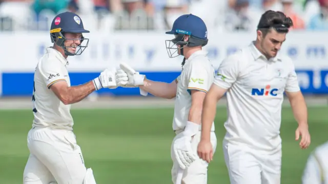 Wayne Madsen (left) reaches his 50