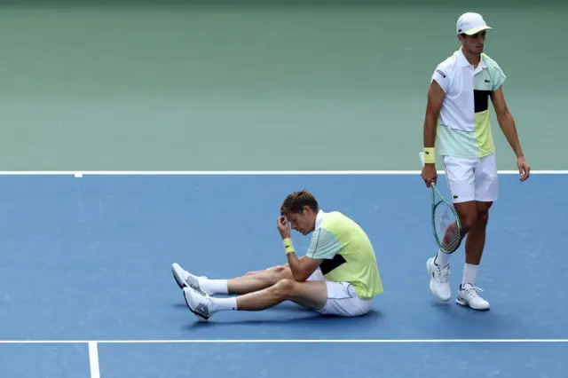 Nicolas Mahut (L) and Pierre-Hugues Herbert (R