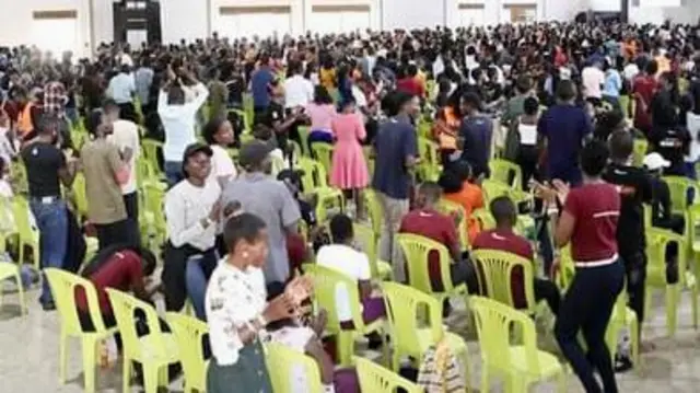 The clapping event by Phaneroo MInistries occured on 30 July at UMA Multipurpose Hall in Uganda’s capital city, Kampala, and attracted 926 participants