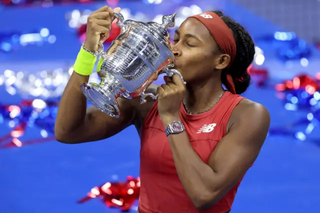 Coco Gauff kisses US Open trophy