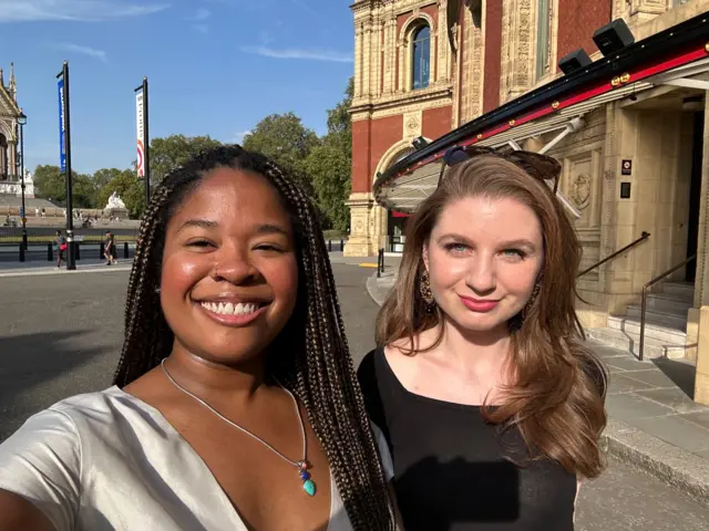 Malu Cursino and Joanna Mills standing outside the Royal Albert Hall