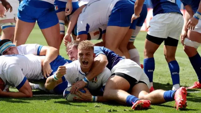 Lorenzo Cannone celebrates his try for Italy