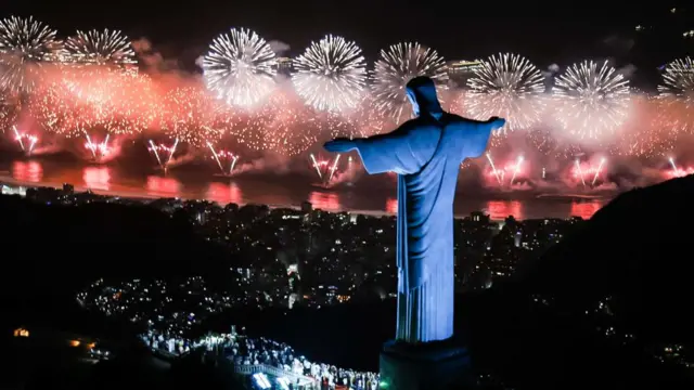Parties and celebrations across the world ring in 2024 BBC News