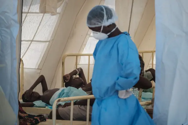 Patients who has diarrhea are accomodated in a treatment tent at Macurungo urban healt center in Beira on March 27, 2019