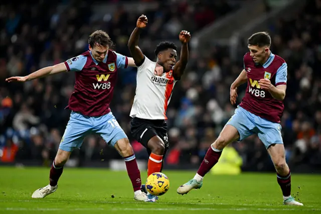 : Hjalmar Ekdal and Dara O'Shea of Burnley challenge for the ball with Albert Sambi Lokonga