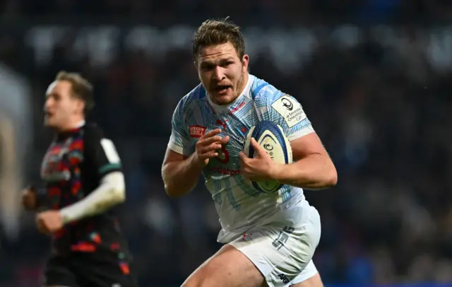 Jan-Hendrik Wessels scores a try v Bristol