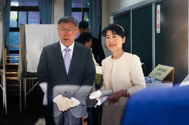 Ko Wen-je, presidential candidate for the Taiwan People's Party (TPP) at a polling station in Taipei, Taiwan