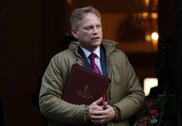 Grant Shapps coming out of 10 Downing Street with a folder