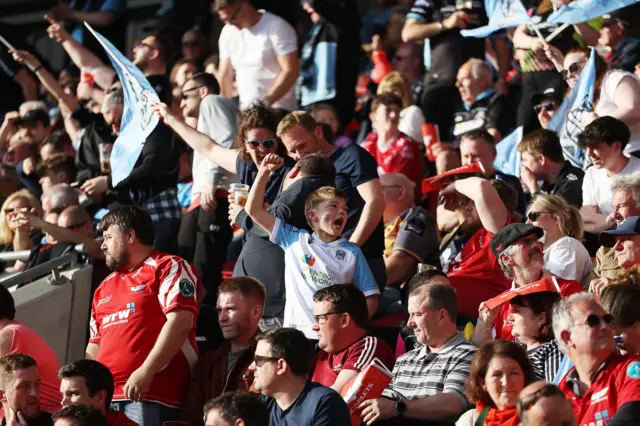 Scarlets rugby fans