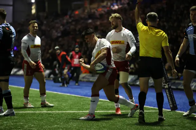 Marcus Smith celebrates his try