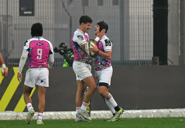 Giovanni Montemauri congratulates Simone Gesi of Zebre