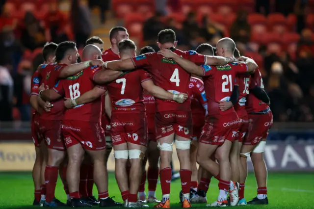 Scarlets group huddle